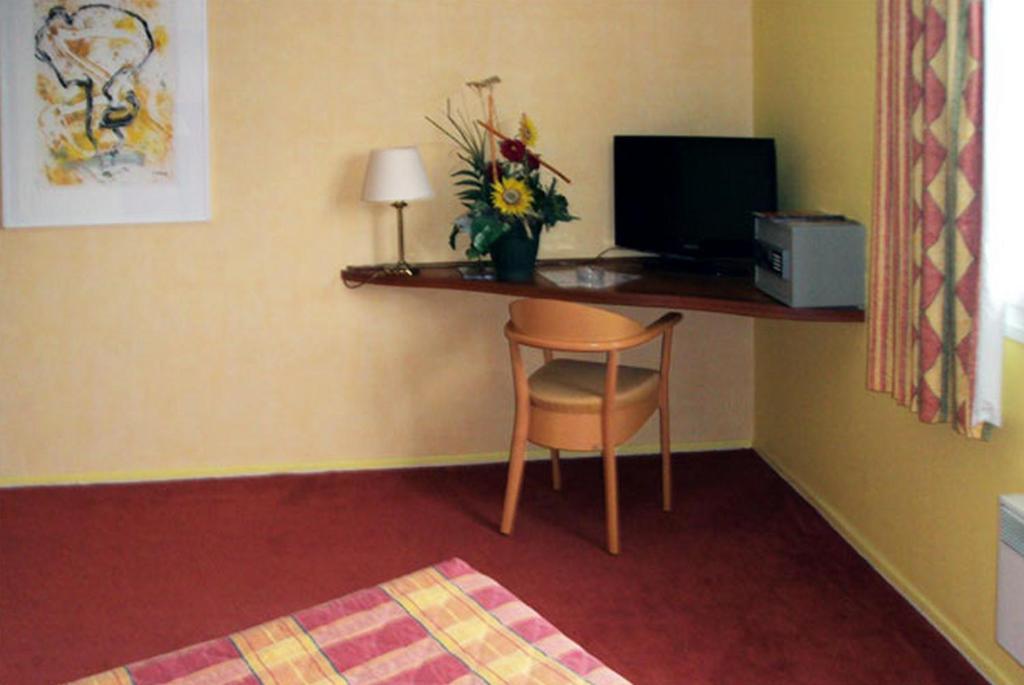 Les Colonnes Strasbourg Zenith Hotel Eckbolsheim Room photo